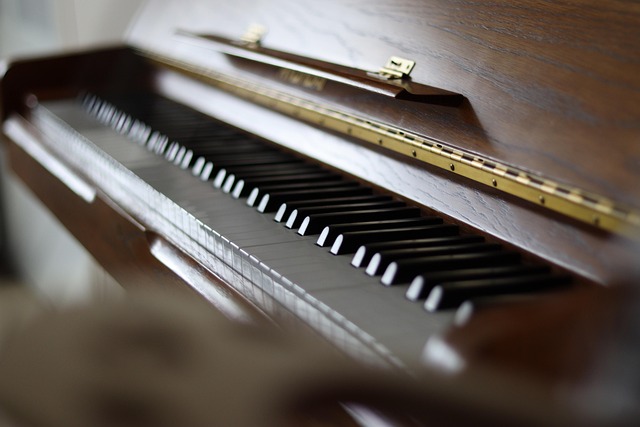 Clavier de piano droit en bois